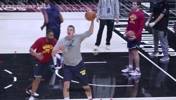后面得拿出第一人的表现啊！一镜到底看约老师无差别单打训练师！